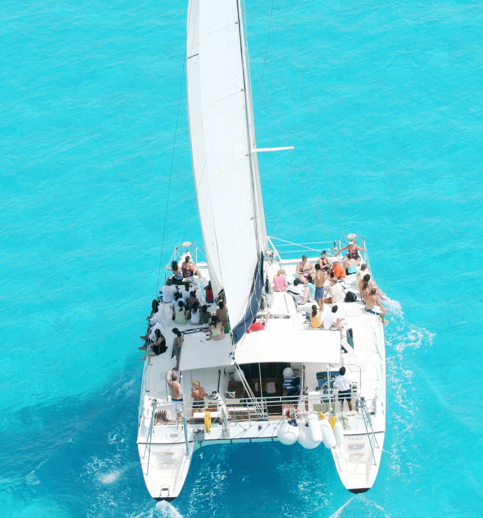Catamaran in Isla Mujeres: Catamaran Regular