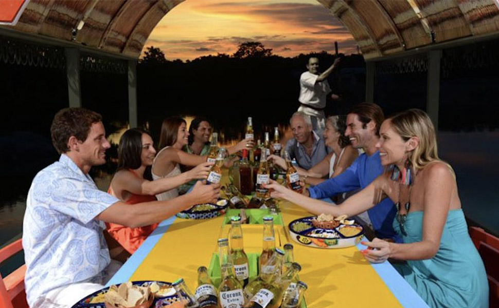 Cancun Night Cruise: Dinner Captain Hook Bilingual Guide